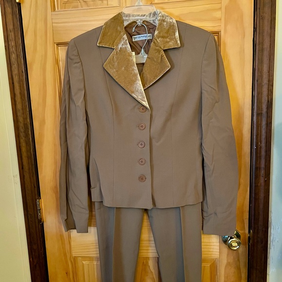 NWOT Emporio Armani Statement Suit - Picture 2 of 12